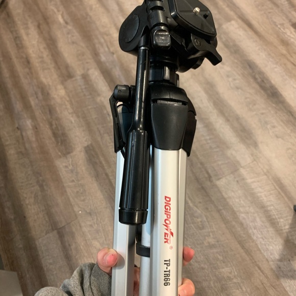 DigiPower TP-TR66 66in DSLR & Camcorder Tripod - Picture 3 of 5